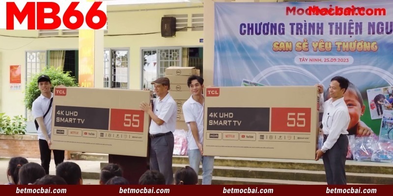 Trao tặng máy tính và màn hình TV cho trường tiểu học Tân Thành